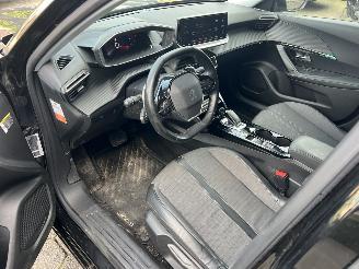 Peugeot 2008 1.2 PureTech Allure Automaat picture 13