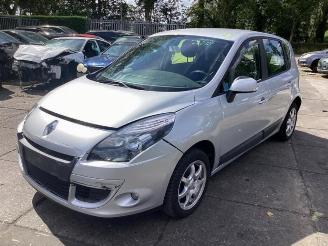 Coche siniestrado Renault Scenic Scenic III (JZ), MPV, 2009 / 2016 1.6 16V 2011/2