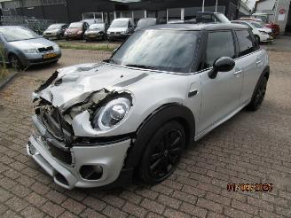 damaged passenger cars Mini Cooper 1.5 2018/8