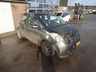 Toyota Yaris Yaris II (P9), Hatchback, 2005 / 2014 1.3 16V VVT-i picture 3