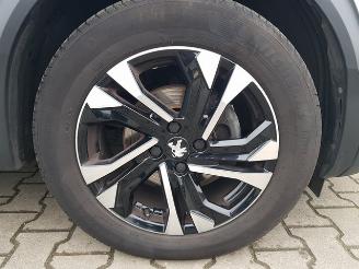 Peugeot 2008 1.2 PureTech Allure Pack picture 27