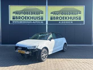 Vrakbiler auto Audi A1 A1 Sportback (8XA/8XF), Hatchback 5-drs, 2011 / 2018 1.0 TFSI Ultra 12V 2016/7