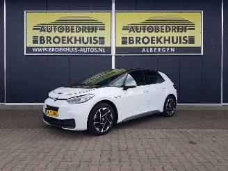 damaged passenger cars Volkswagen ID.3 First 58 kWh SOH 89% 2020/10