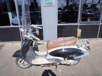 uszkodzony skutery AGM   2011/5