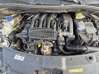 Peugeot 208 1.2 Vti picture 9