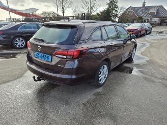 damaged passenger cars Opel Astra SPORTS TOURER 1.6 CDTi 2016/11