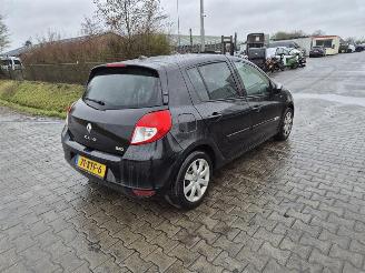 Démontage voiture Renault Clio 1.5 dCi 2012/9