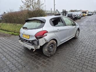 Sloopauto Peugeot 208 1.2 12v 2018/7