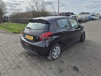 Coche siniestrado Peugeot 208 1.2 12v 2016/9