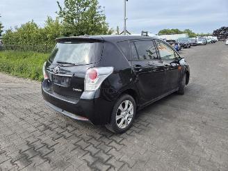 Vrakbiler auto Toyota Verso 2.2 D cat 2013/1
