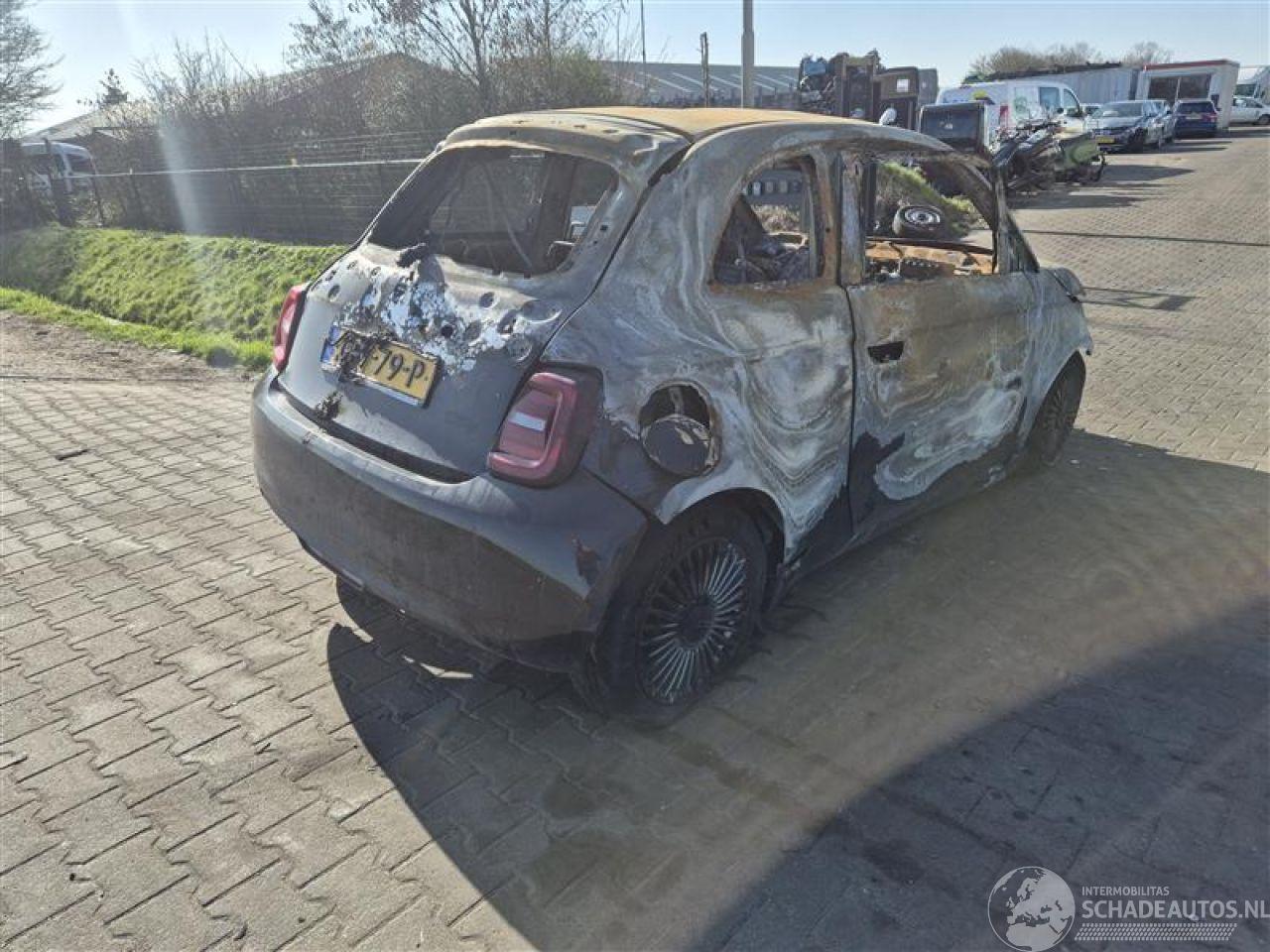 Fiat 500E 