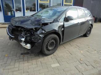 Salvage car Opel Astra Astra J Sports Tourer (PD8/PE8/PF8), Combi, 2010 / 2015 1.7 CDTi 16V 2011/4