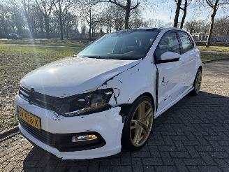 damaged passenger cars Volkswagen Polo  2009/1
