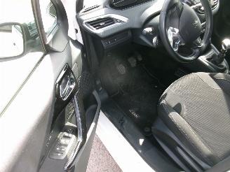 Peugeot 208 1.2 Allure 5 DRS picture 19