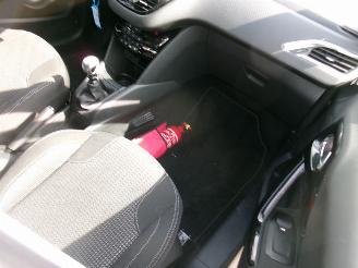 Peugeot 208 1.2 Allure 5 DRS picture 21
