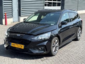 damaged passenger cars Ford Focus ST-Line 1.0 EcoBoost 12V Hybrid 125 Combi/o  Elektrisch Benzine 999cc 92kW (125pk) 2021/9