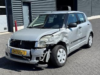 Vaurioauto  passenger cars Suzuki Swift 1.3 VVT 16V Hatchback  Benzine 1.328cc 68kW (92pk) FWD 2006/10
