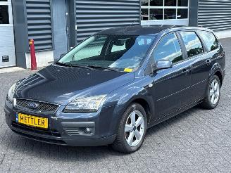 Damaged car Ford Focus 1.6 16V Combi/o  Benzine 1.596cc 74kW (101pk) 2007/10
