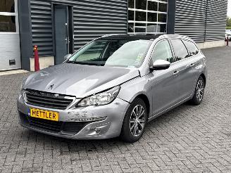 Schadeauto Peugeot 308 1.2 12V e-THP PureTech 130 Combi/o 4Dr Benzine 1.199cc 96kW (131pk) FWD 2016/2