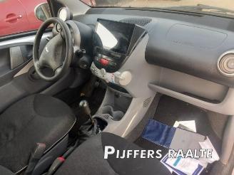 Peugeot 107 107, Hatchback, 2005 / 2014 1.0 12V picture 13