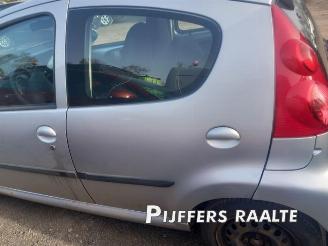 Peugeot 107 107, Hatchback, 2005 / 2014 1.0 12V picture 9