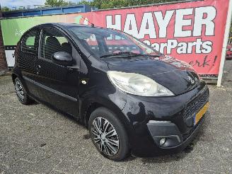 damaged passenger cars Peugeot 107 1.0 active AIRCO 2012/3