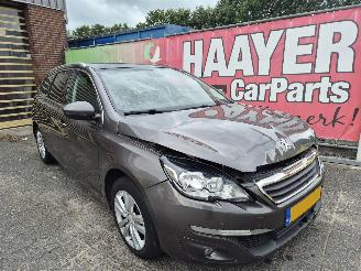 damaged passenger cars Peugeot 308 1.6 BlueHDI Blue Lease Executive 2014/7