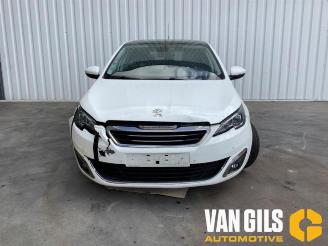 Auto da rottamare Peugeot 308 308 (L3/L8/LB/LH/LP), Hatchback 5-drs, 2013 / 2021 1.2 12V e-THP PureTech 130 2014