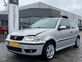 škoda osobní automobily Volkswagen Polo 1.4-16V Trendline 2000/1
