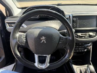 Peugeot 2008 1.2 PureTech Allure picture 18