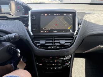 Peugeot 2008 1.2 PureTech Allure picture 20