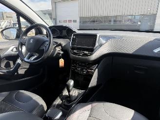 Peugeot 2008 1.2 PureTech Allure picture 13