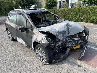 Coche siniestrado Peugeot 2008 1.2 VTi 2015/5