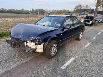Toyota Camry 2.2-16V sedan picture 2