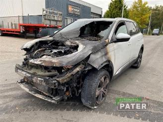 Coche siniestrado Peugeot 5008 5008 II (M4/MC/MJ/MR), MPV, 2016 / 2024 1.2 12V e-THP PureTech 130 2021/8