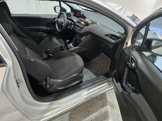 Peugeot 208 1.0 Pure Tech Like picture 13