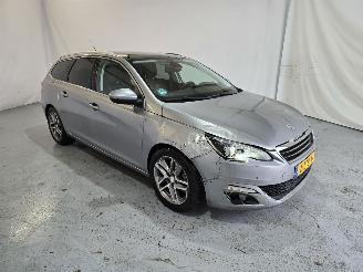 Schadeauto Peugeot 308 1.2 PureTech Blue Lease Premium 2015/4