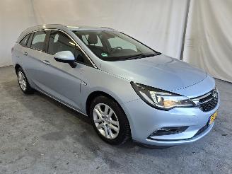damaged passenger cars Opel Astra SPORTS TOURER 2017/7