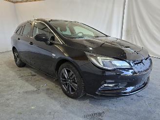damaged passenger cars Opel Astra SPORTS TOURER 2019/11