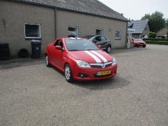 Schadeauto Opel Tigra 1.4-16V Cosmo NAP 2005/1