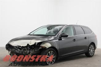 Salvage car Peugeot 308 308 SW (L4/L9/LC/LJ/LR), Combi 5-drs, 2014 / 2021 1.2 12V e-THP PureTech 130 2021/3