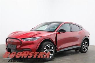 Vrakbiler auto Ford Mustang Mach-e Mustang Mach-E, SUV, 2023, 75kWh, 4x4, 255kW / 351 pk 2023/6