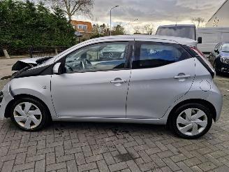 Toyota Aygo 1.0 VTTi X-play picture 8