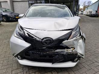 Toyota Aygo 1.0 VTTi X-play picture 2