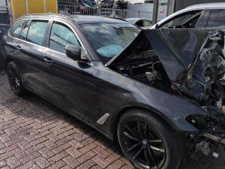 BMW 5-serie 5 serie Touring (G31), Combi, 2017 520i 2.0 TwinPower Turbo 16V Mild Hybrid picture 2