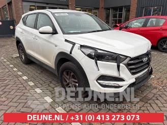 Salvage car Hyundai Tucson Tucson (TL), SUV, 2015 1.7 CRDi 16V 2WD 2018/1
