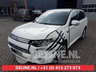 Mitsubishi Outlander Outlander (GF/GG), SUV, 2012 / 2022 2.0 16V PHEV 4x4 picture 3