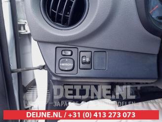 Toyota Yaris Yaris III (P13), Hatchback, 2010 / 2020 1.0 12V VVT-i picture 17