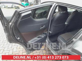 Toyota C-HR C-HR (X1,X5), SUV, 2016 1.8 16V Hybrid picture 12