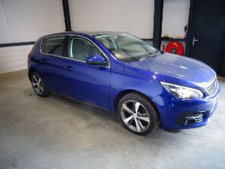 Peugeot 308 1.2 THP picture 3